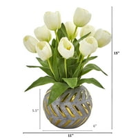 Gotovo prirodan raspored umjetnih cvjetova tulipana u bijeloj ukrasnoj vazi